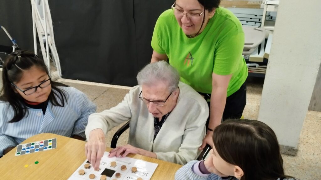 Fem Vincles- Jugant al bingo