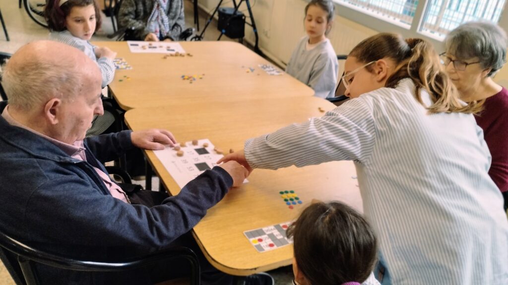 Fem Vincles- Jugant al bingo